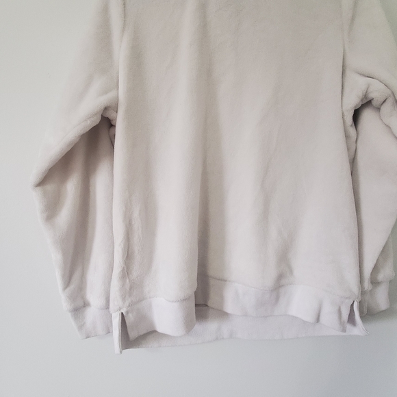 GAIAM Fuzzy White Sweater - Picture 2 of 5